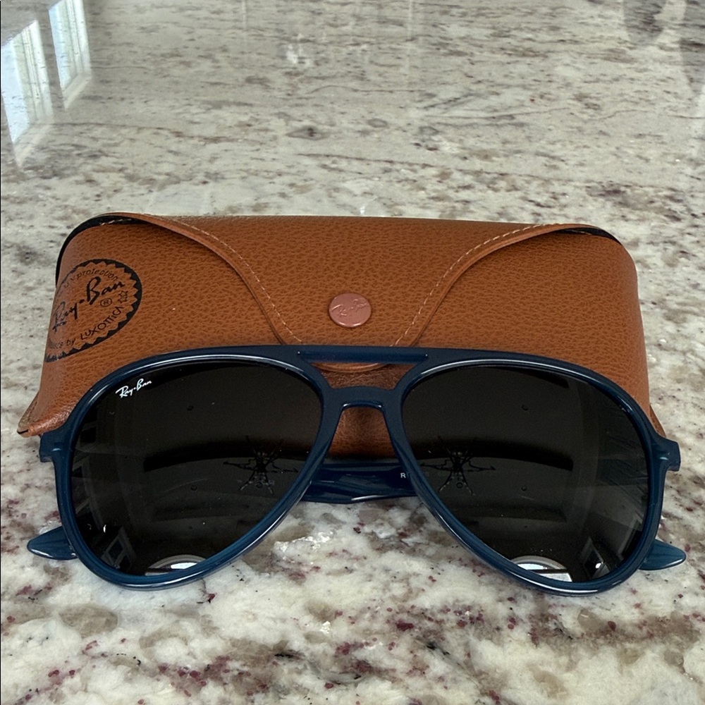 Ray-Ban Navy Aviator Sunglasses with Case